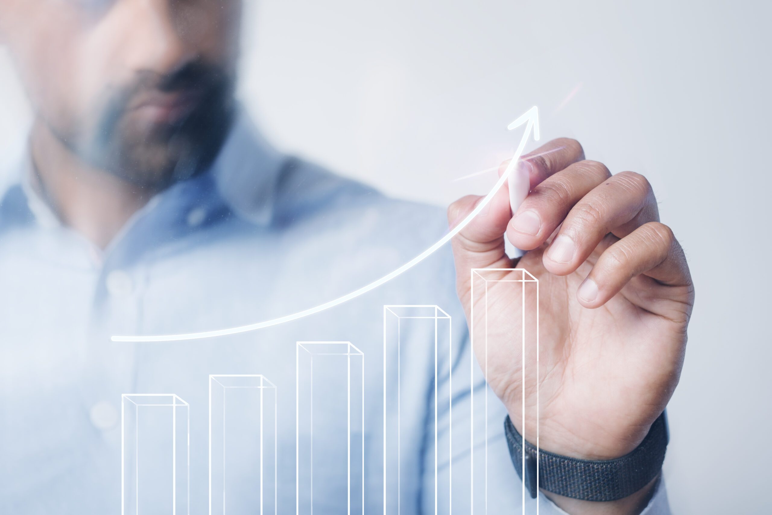 man giving business presentation using high technology digital pen scaled